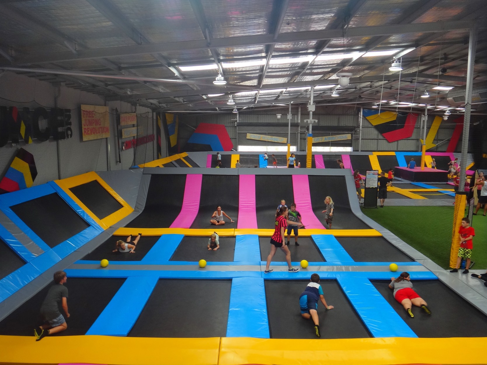 bounce-cannington-trampoline-dodgeball-birthday-ju1